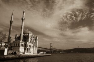 Ortadaki köy